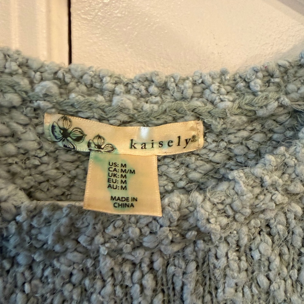 Women’s Sweater - Picture 2 of 3